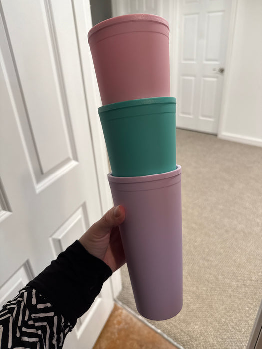 Acrylic Cups with lids and Straws